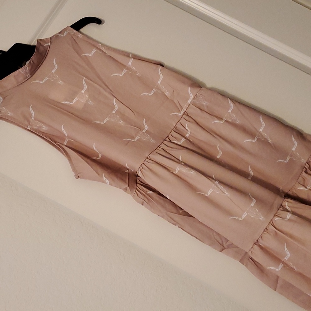 Dress - Picture 8 of 9